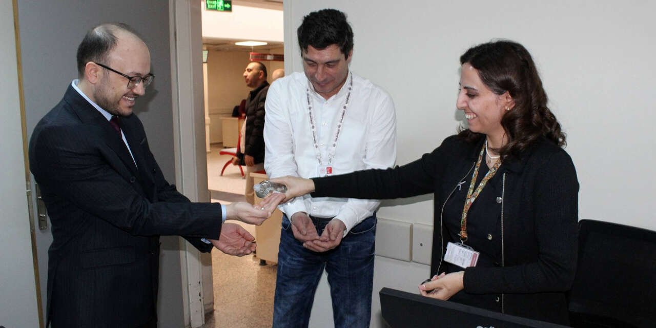 bashekim-varoldan-hastane-personeline-bayram-tebrigi2