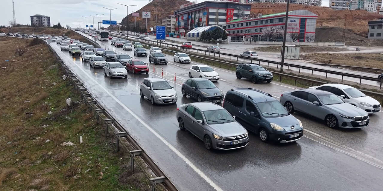 tatilciler-donus-yolunda-uzun-kuyruklar-olusturdu2