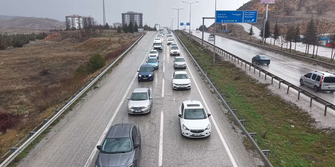 tatilciler-donus-yolunda-uzun-kuyruklar-olusturdu3