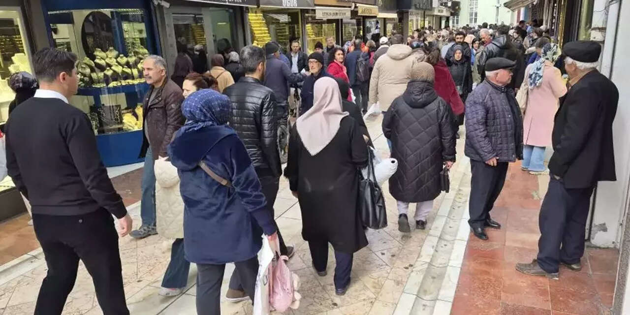 altindaki-sert-dusus-kuyumcularda-yogunluk-yaratti5