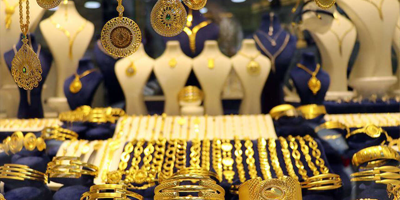 ekmek-degil-altin-kuyrugu-altin-dustu-vatandas-kuyumcuya-kostu3