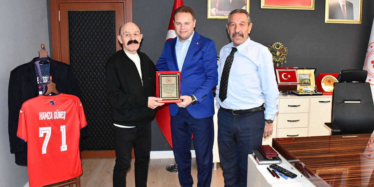 genclik-ve-spor-il-mudurlugunde-emekliye-ayrilan-personele-plaket2