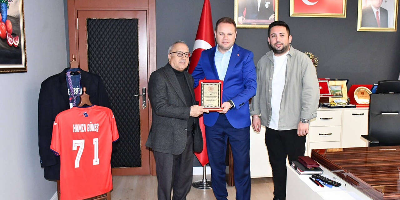 genclik-ve-spor-il-mudurlugunde-emekliye-ayrilan-personele-plaket3