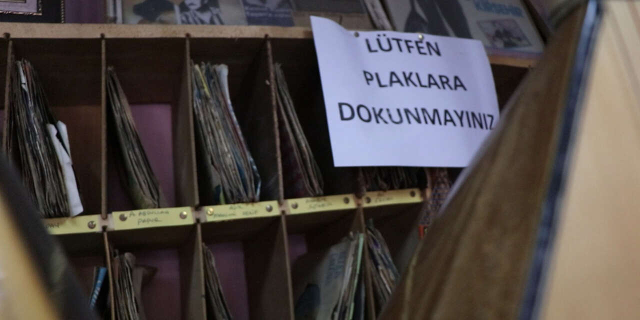 kirikkalede-burasi-adeta-bir-plak-muzesi3