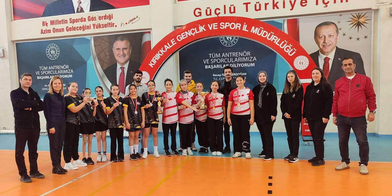kucukler-kiz-badminton-heyecani-sona-erdi2