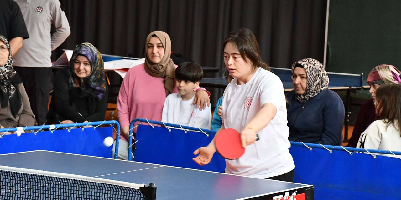 ozel-ogrenciler-masa-tenisinde-farkliliklarini-konusturdu-23