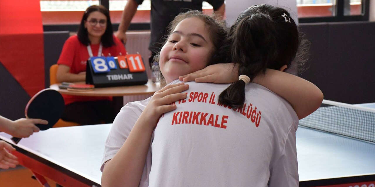 ozel-ogrenciler-masa-tenisinde-farkliliklarini-konusturdu-24