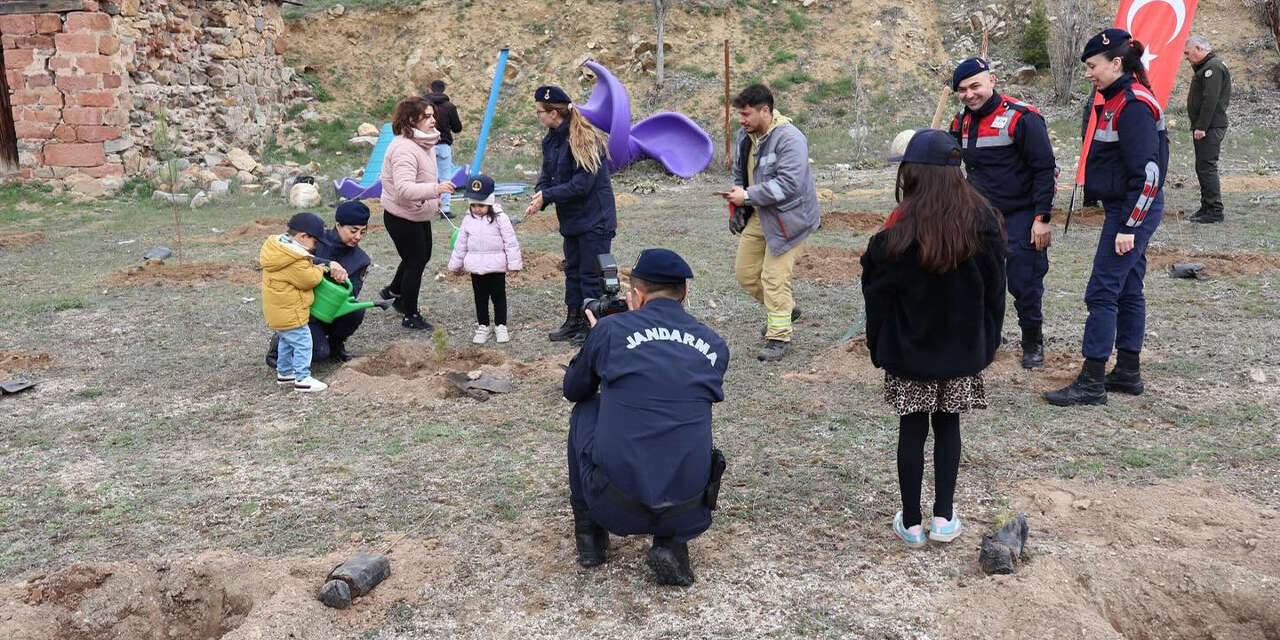 hasandede-koyunde-fidanlar-toprakla-bulustu-2