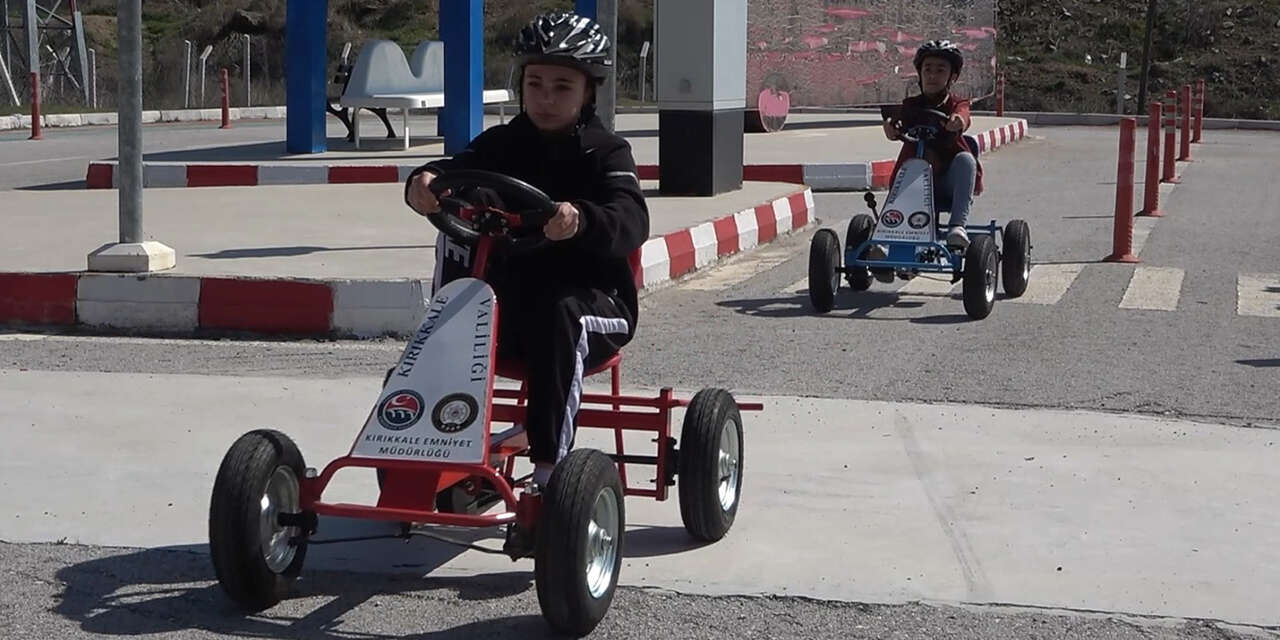 gelecegin-suruculeri-trafik-kurallarini-bu-parkta-ogreniyor3