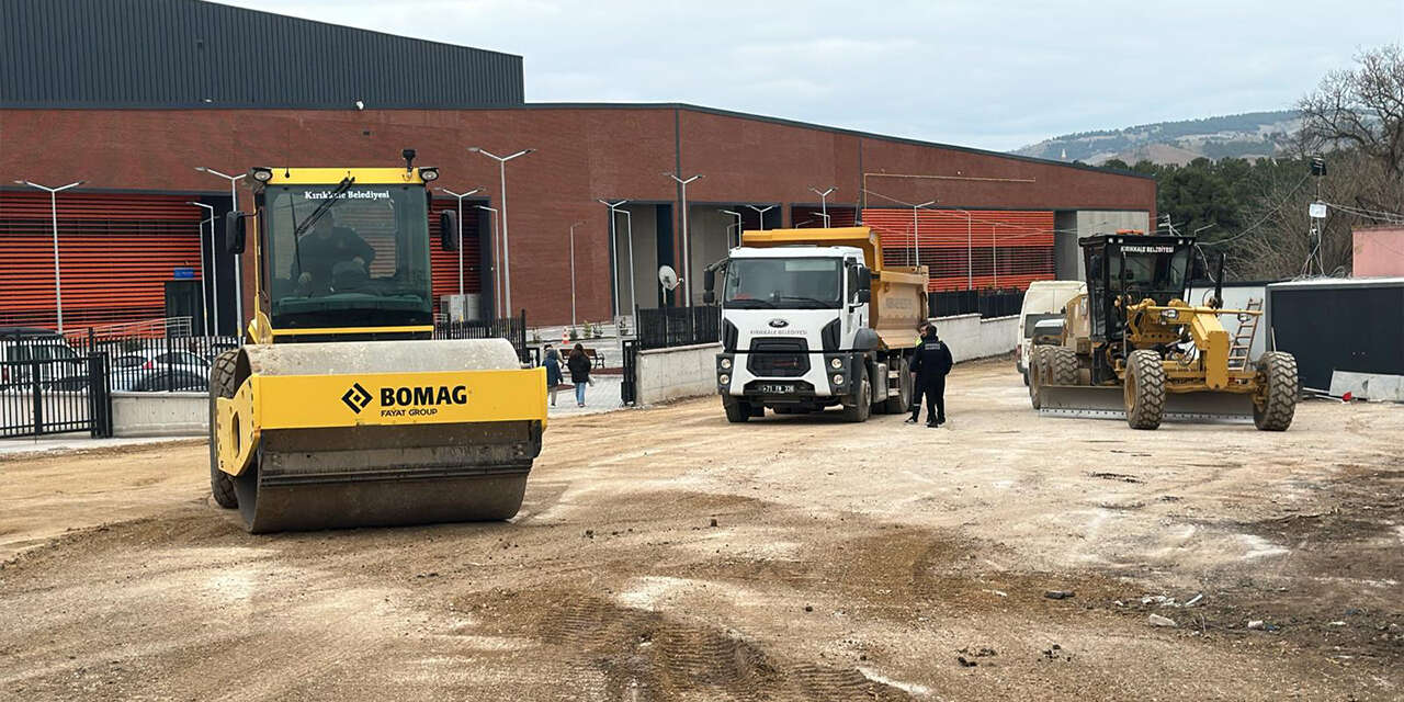kirikkale-belediyesinden-yeni-spor-salonu-cevresinde-yol-calismasi2