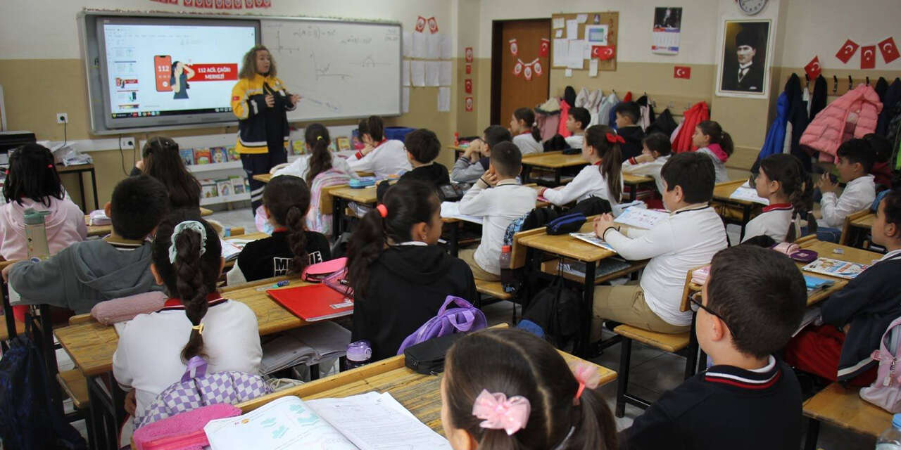 ogrencilere-saglikli-cocuk-saglikli-gelecek-egitimi3