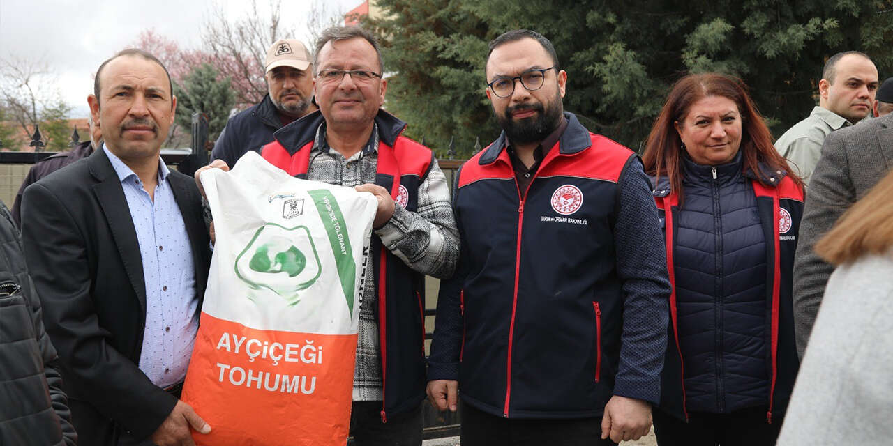 celebide-ureticilere-yaglik-aycicegi-tohumu-destegi2