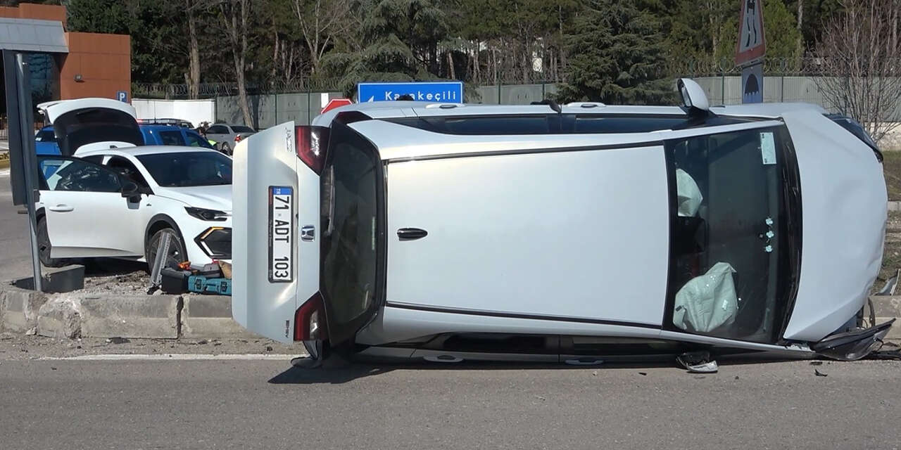 kirikkalede-iki-otomobil-carpisti1-yarali-2