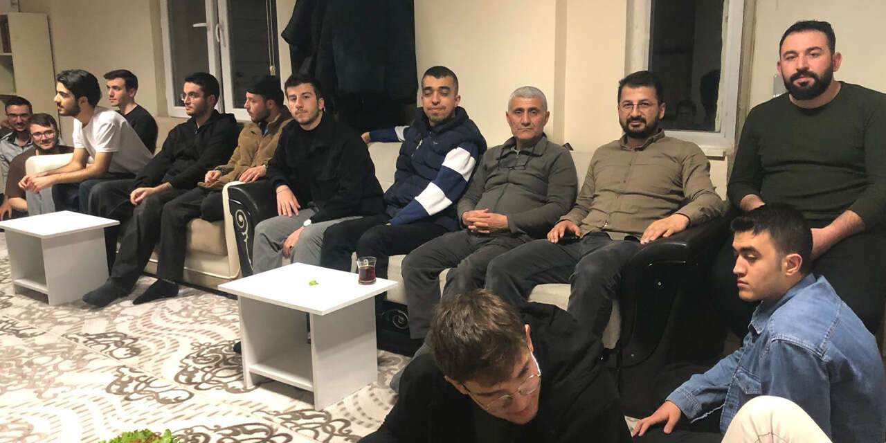 universiteli-genclere-sinav-oncesi-moral-destegi-2