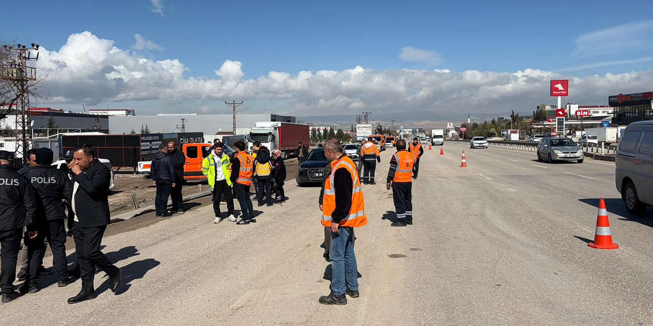 ozel-halk-otobusu-direge-carpti-5-olu3