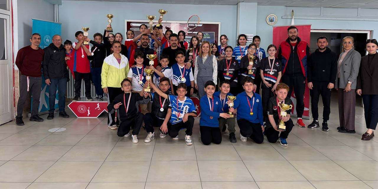 tenis-kortunda-dostluk-ve-sevgi-kazandi-2