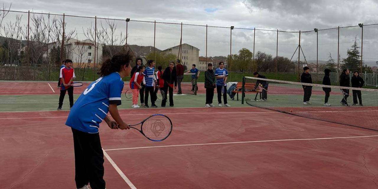 tenis-kortunda-dostluk-ve-sevgi-kazandi-3