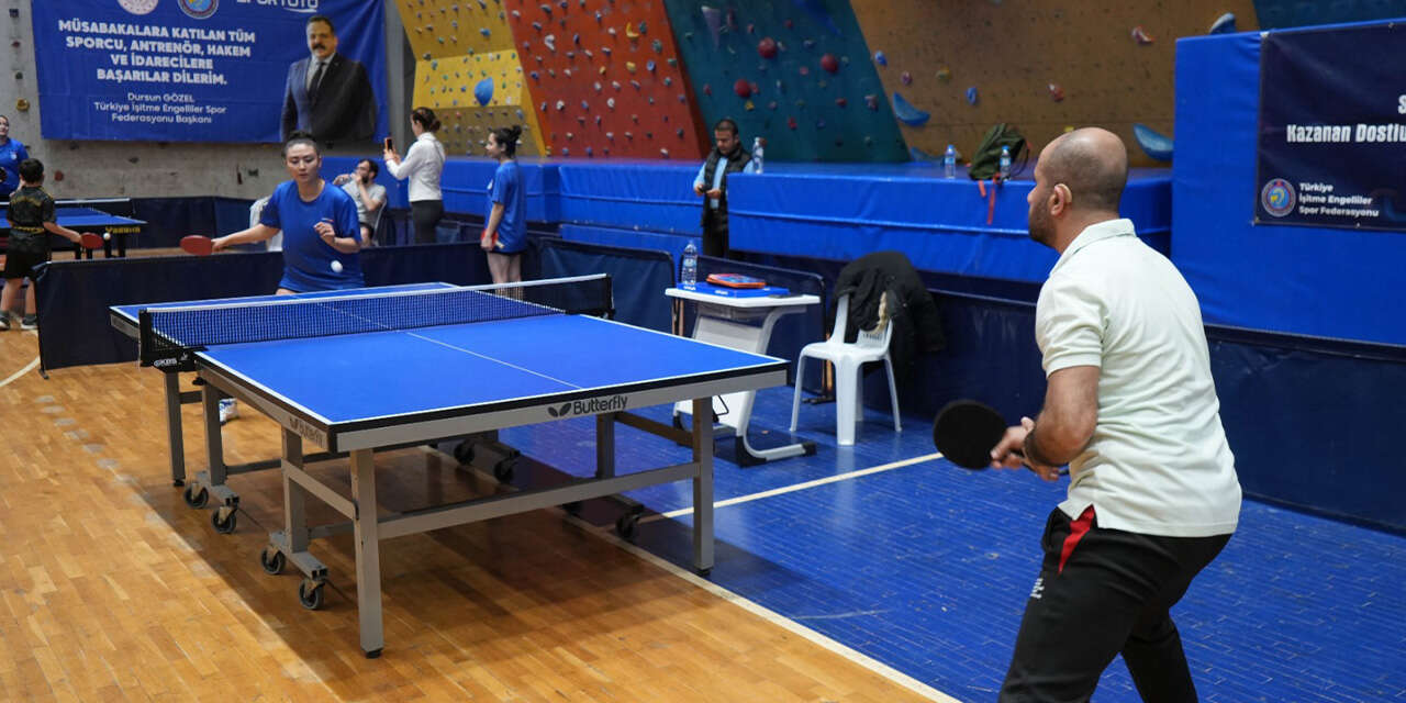 isitme-engelliler-masa-tenisinde-yarisiyor-2