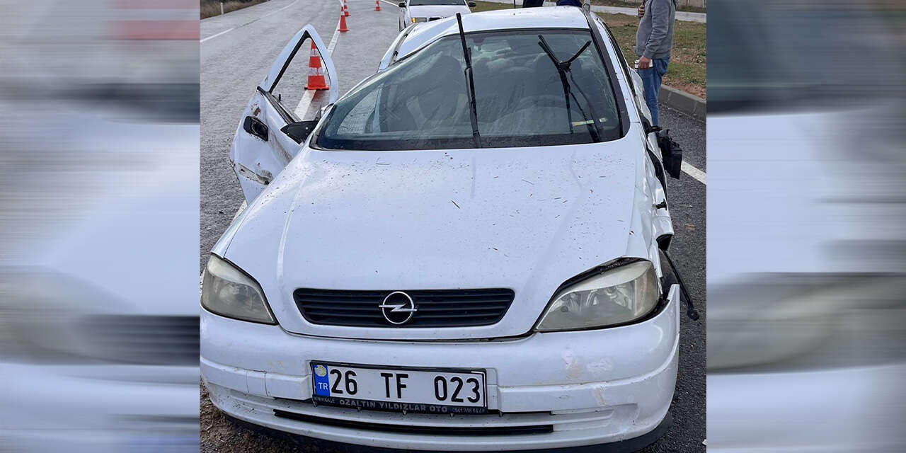 otomobil-yagmurun-kayganlastirdigi-yolda-takla-atti2