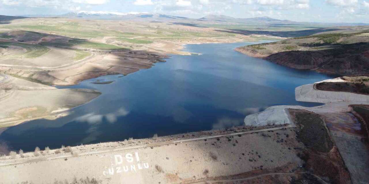 yozgatin-bogazliyan-ilcesinde-bulunan-uzunlu-barajinda-su-seviyesindeki-degisim-dron-ile-kaydedilen-goruntulerle-ortaya-kondu