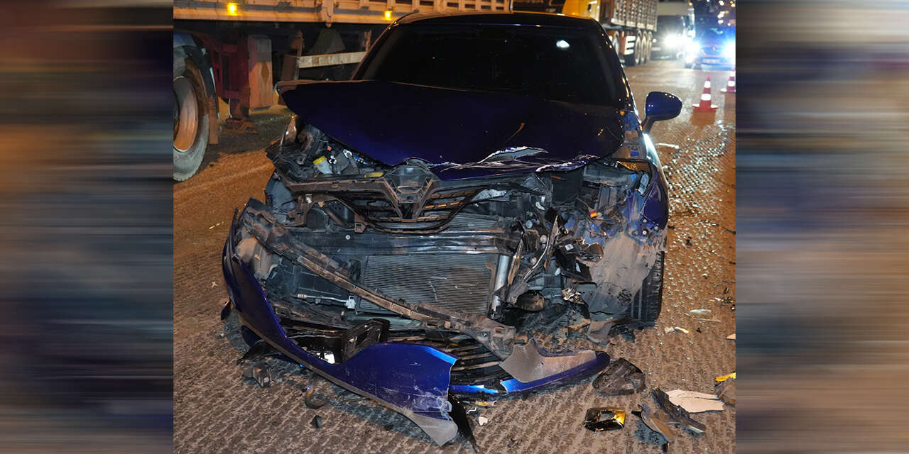 kirmizi-isik-ihlali-yapan-surucu-otomobile-carpti3