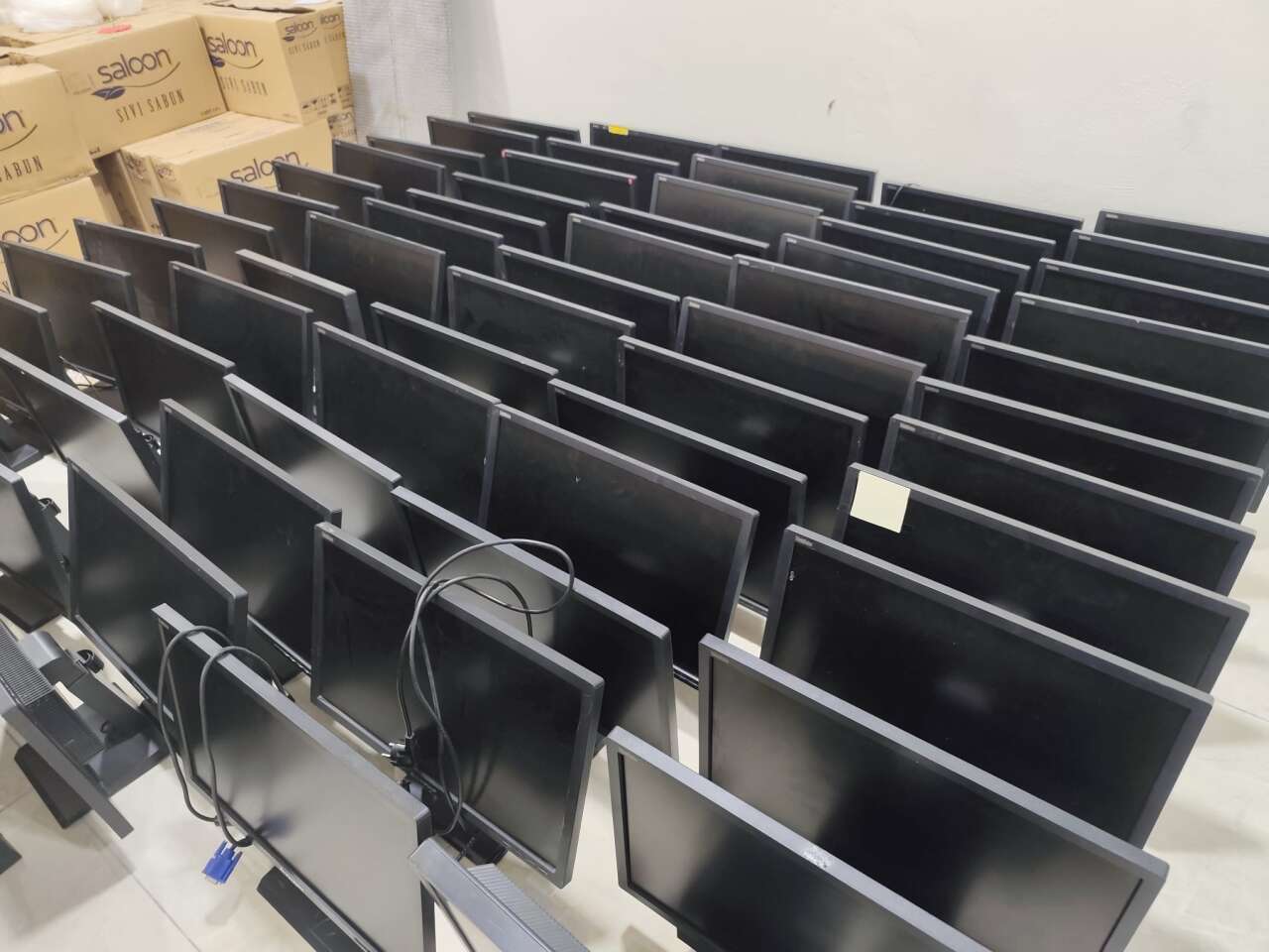 ozturk-sozunu-tuttu-ogrencilere-250-bilgisayar-destegi