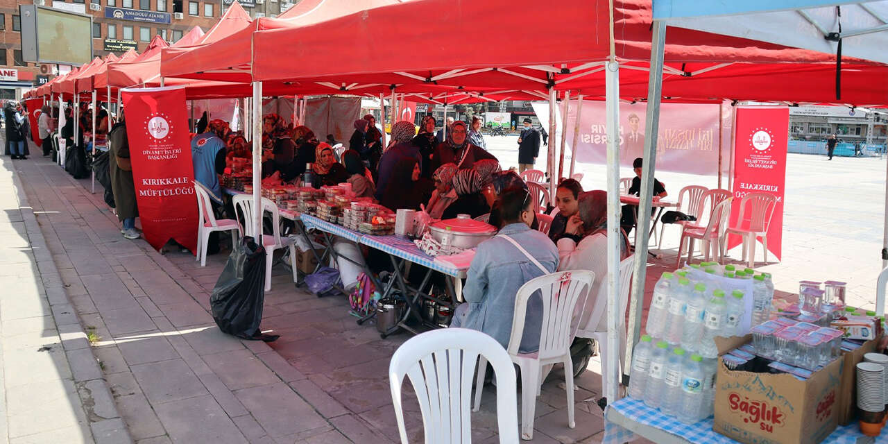 iki-insan-bir-hayat-hayir-carsisi-yogun-ilgiyle-tamamlandi2