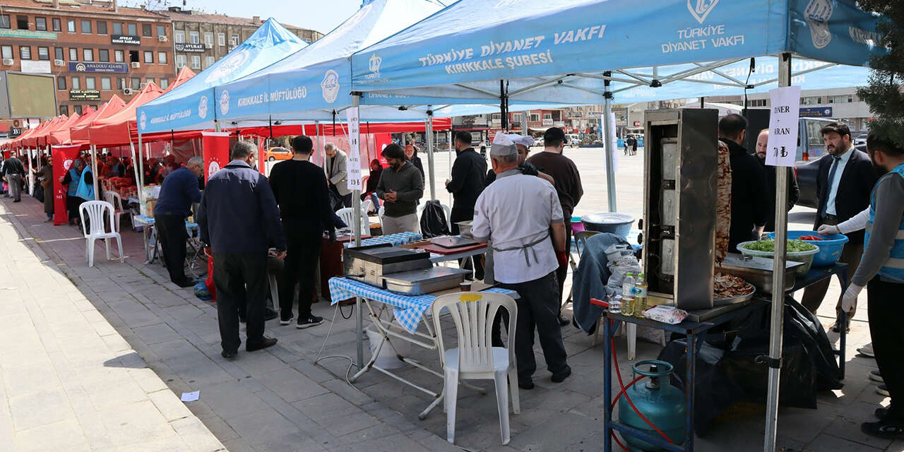 iki-insan-bir-hayat-hayir-carsisi-yogun-ilgiyle-tamamlandi3