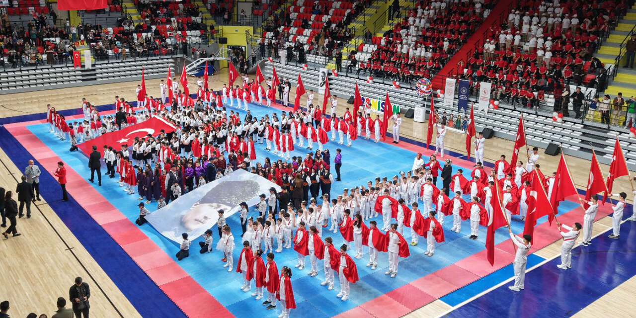 23-nisan-etkinlikleri-renkli-goruntulere-sahne-oldu-3