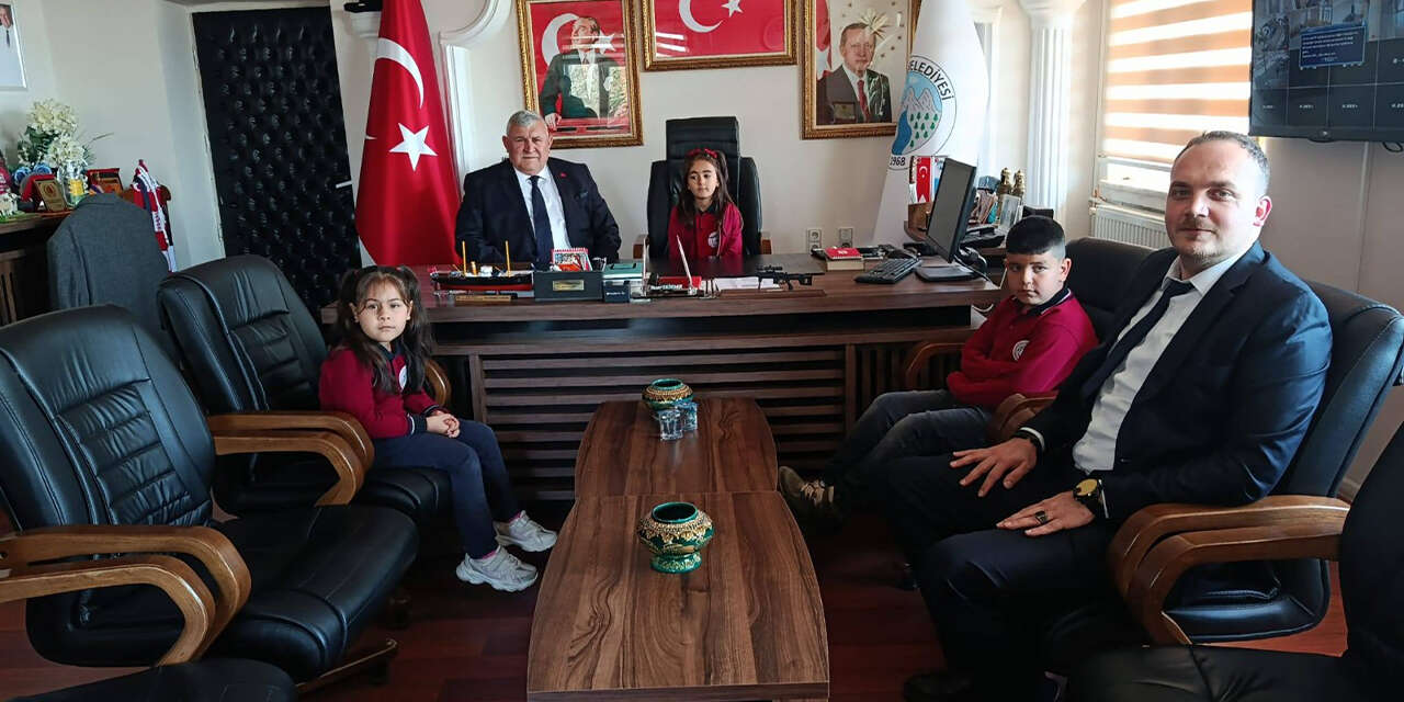 celebide-baskanlik-koltugu-cocuklara-emanet-2