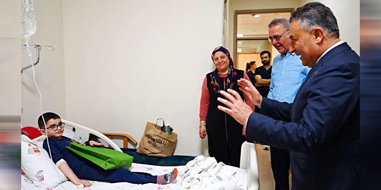 hastanede-tedavi-goren-cocuklara-23-nisan-surprizi-1