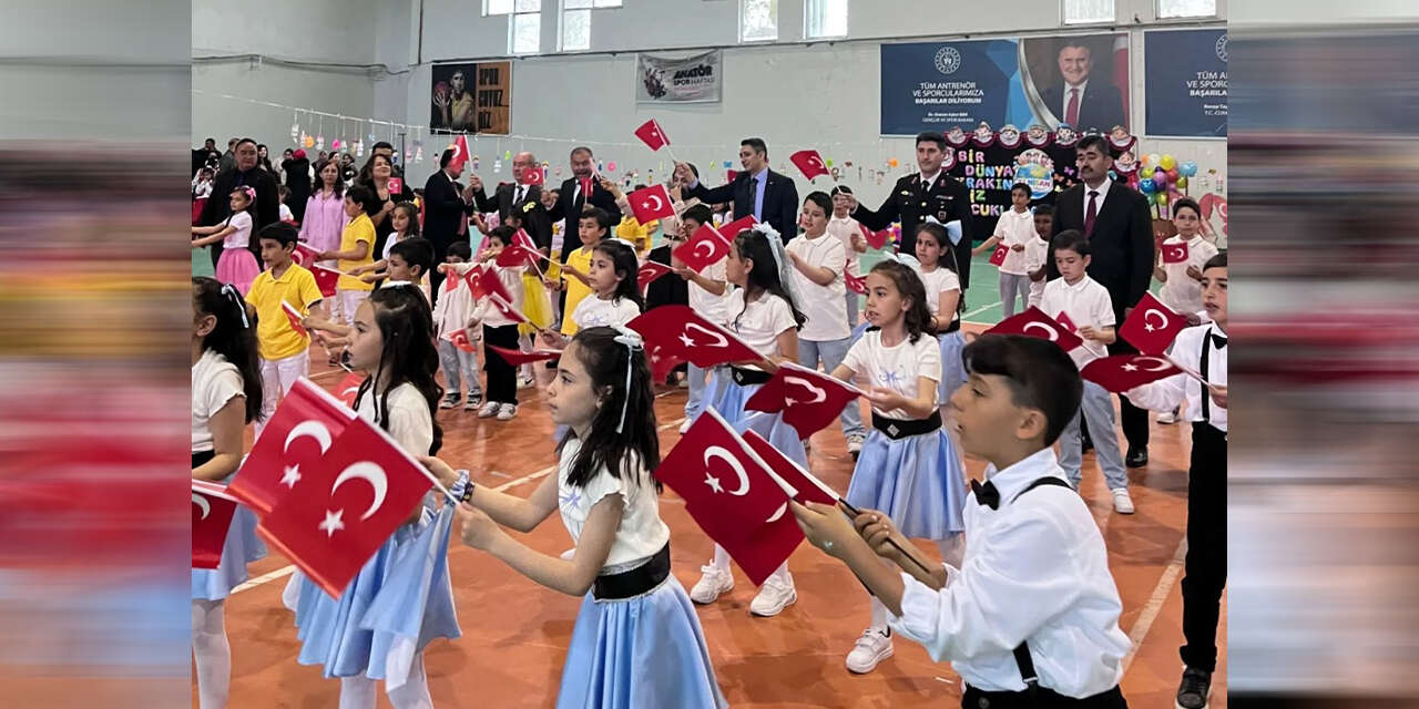 keskinde-23-nisan-coskusu-renkli-goruntulere-sahne-oldu1