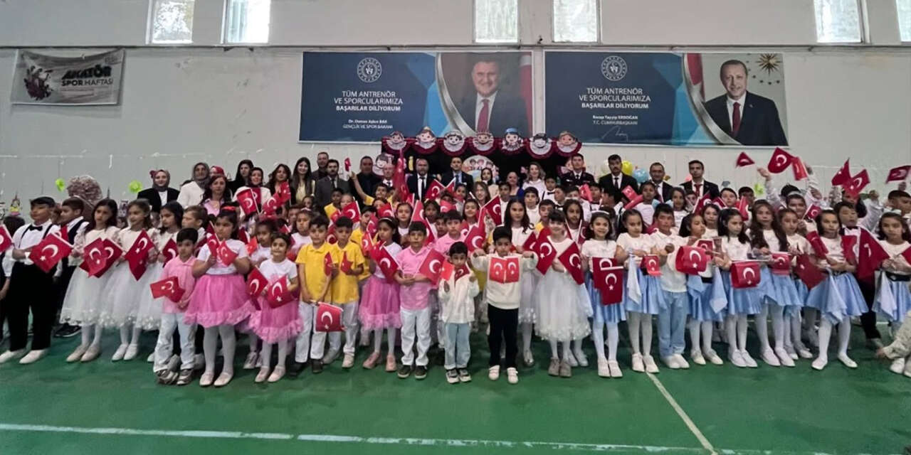 keskinde-23-nisan-coskusu-renkli-goruntulere-sahne-oldu2