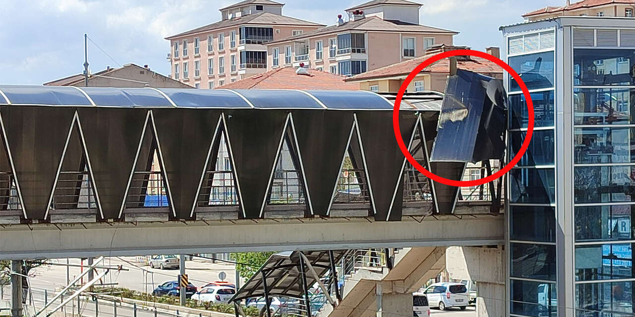 kirikkalede-ust-gecitte-olum-tehlikesi-cati-yerinden-koptu