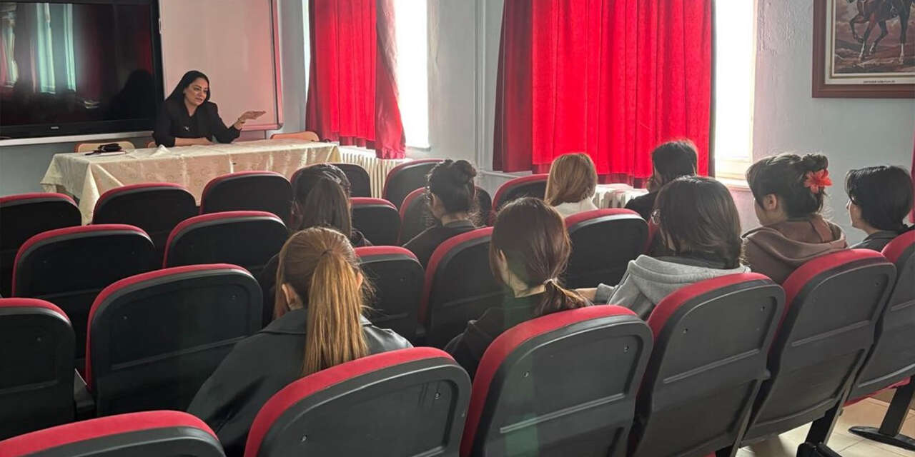 liseli-kiz-cocuklarina-teknoloji-vurgusu2