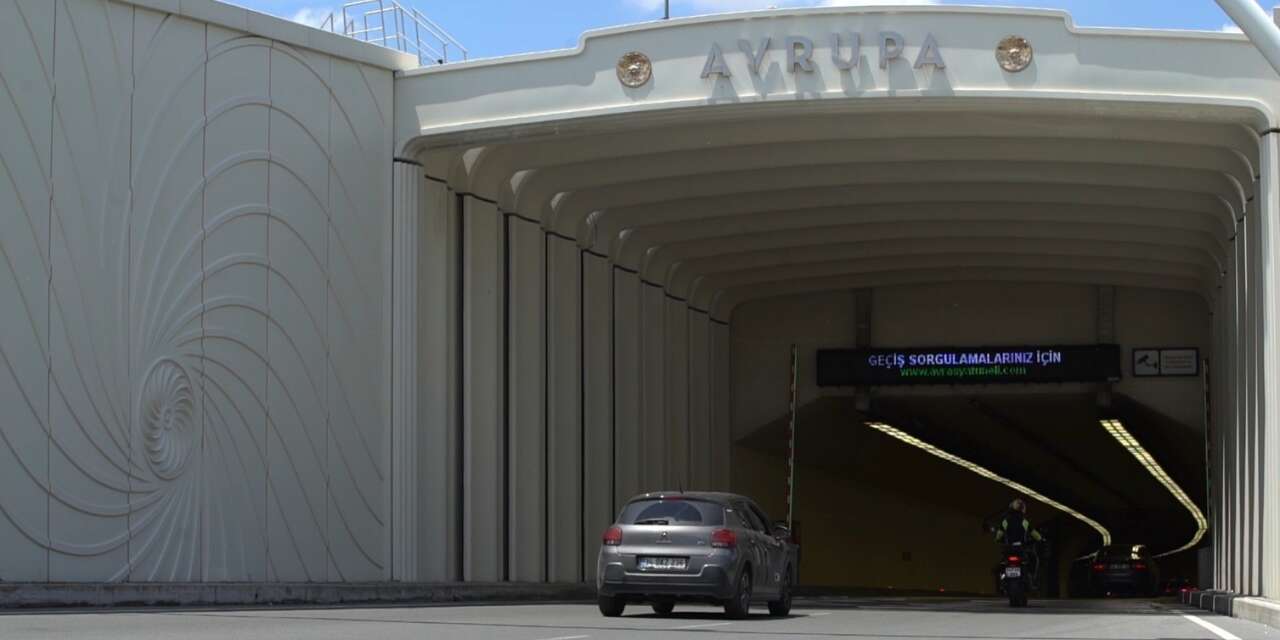 ulastirma-ve-altyapi-bakani-abdulkadir-uraloglu-avrasya-tunelinin-kullanim-verilerine-iliskin-yaptigi-aciklamada-tuneli-acildigi-gunden-bu-yana-95-milyon-farkli-plakali-aracin-tam-180-milyon-kez-kullandigini-belirtti