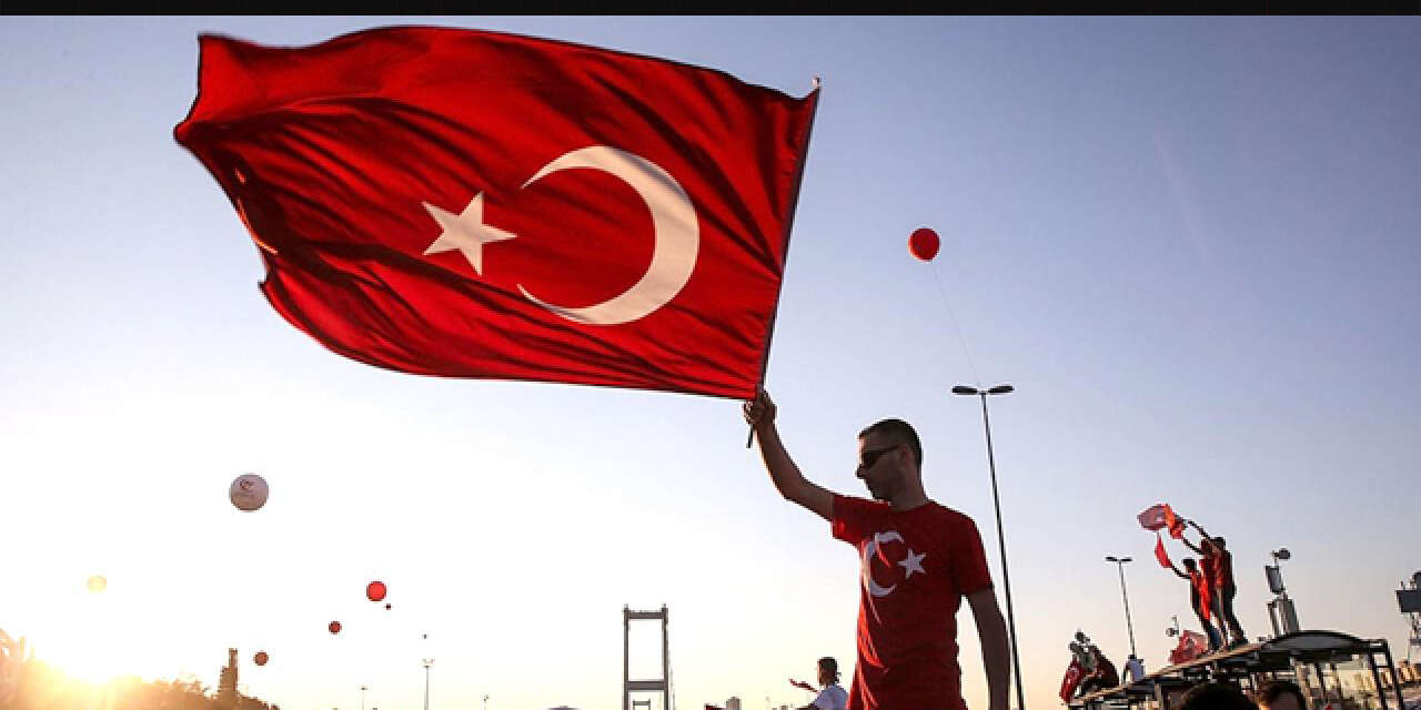 15-temmuz-darbe-girisimi-genc-gazetecilerin-mansetleriyle-hatirlanacak2