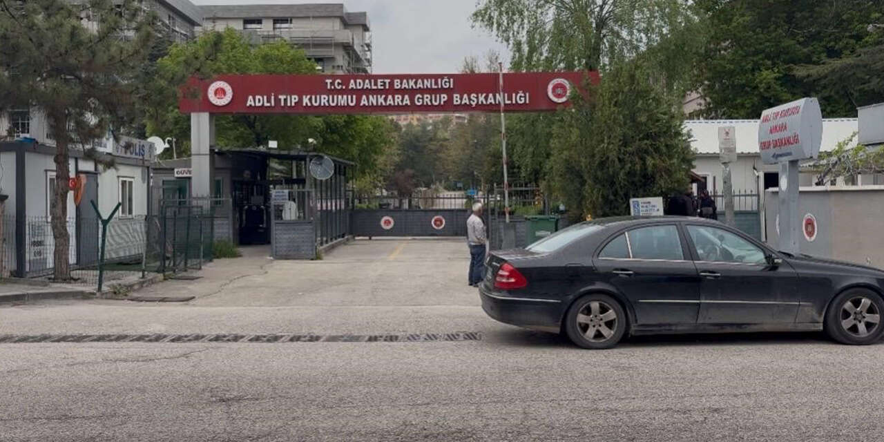 kamyonun-altinda-kalan-2-isci-feci-sekilde-can-verdi