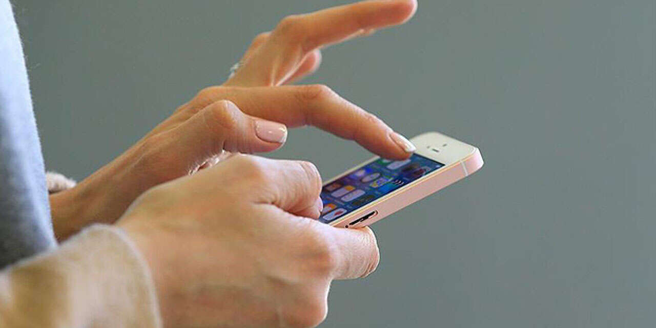 cep-telefonlarinda-gizli-tehlike-gizli-fotografiniz-cekilebilir2