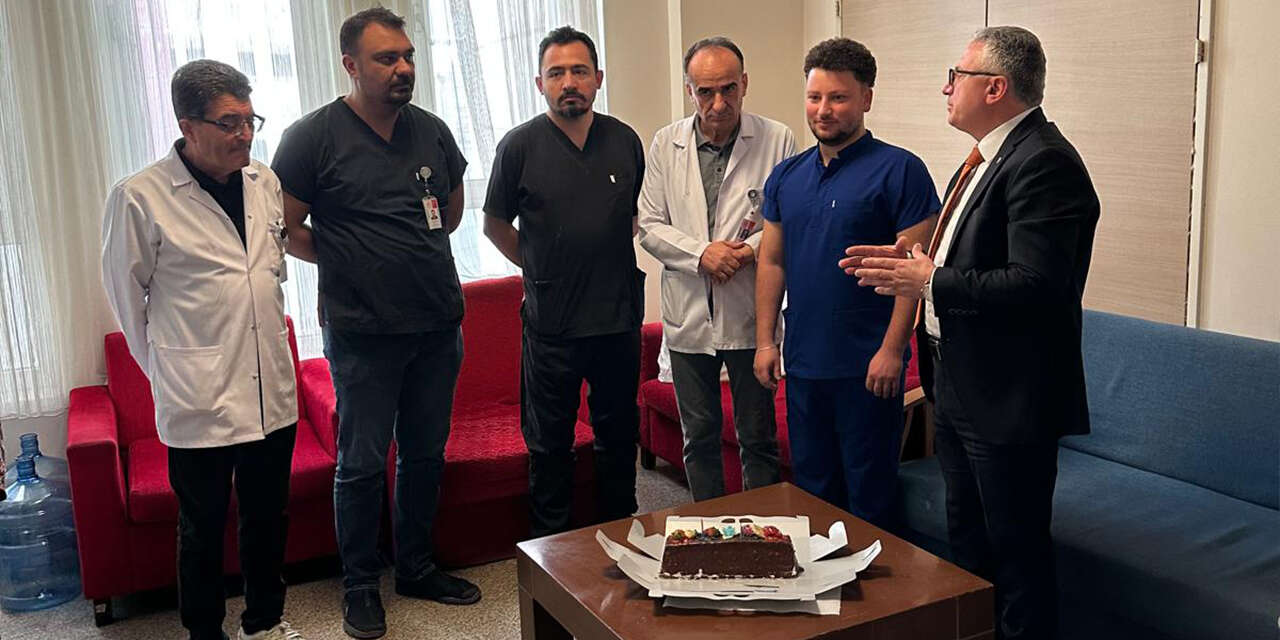 saglik-senden-laboratuvar-calisanlarina-anlamli-ziyaret2