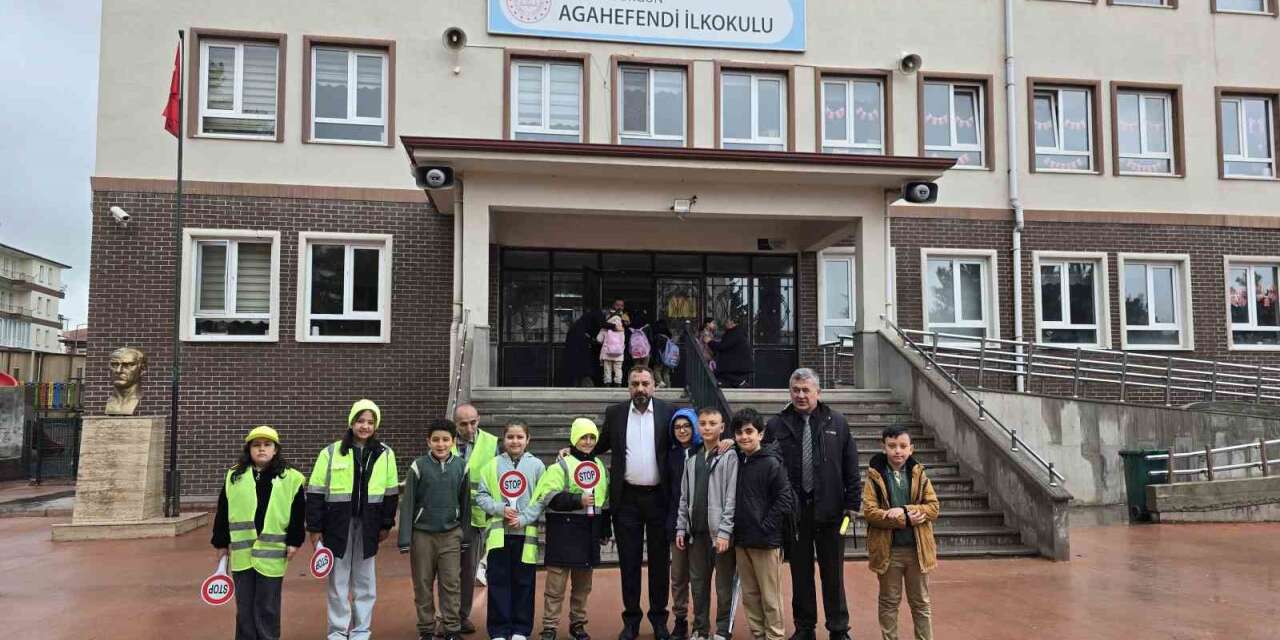sorgun-belediye-baskani-erkut-ekinci-ilcedeki-trafik-bilincini-artirmak-ve-cocuklara-guvenli-ulasim-aliskanliklari-kazandirmak-amaciyla-duzenlenen-trafik-etkinligine-katildi