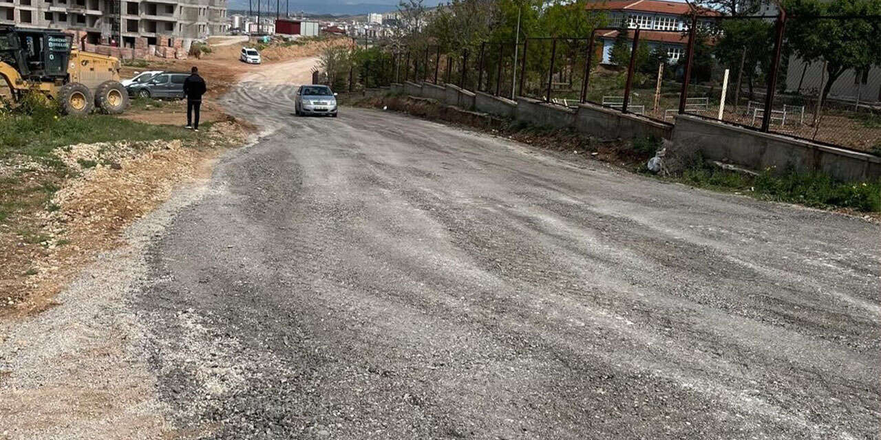 yahsihan-belediyesi-harekete-gecti-bozuk-yol-tamir-ediliyor-2