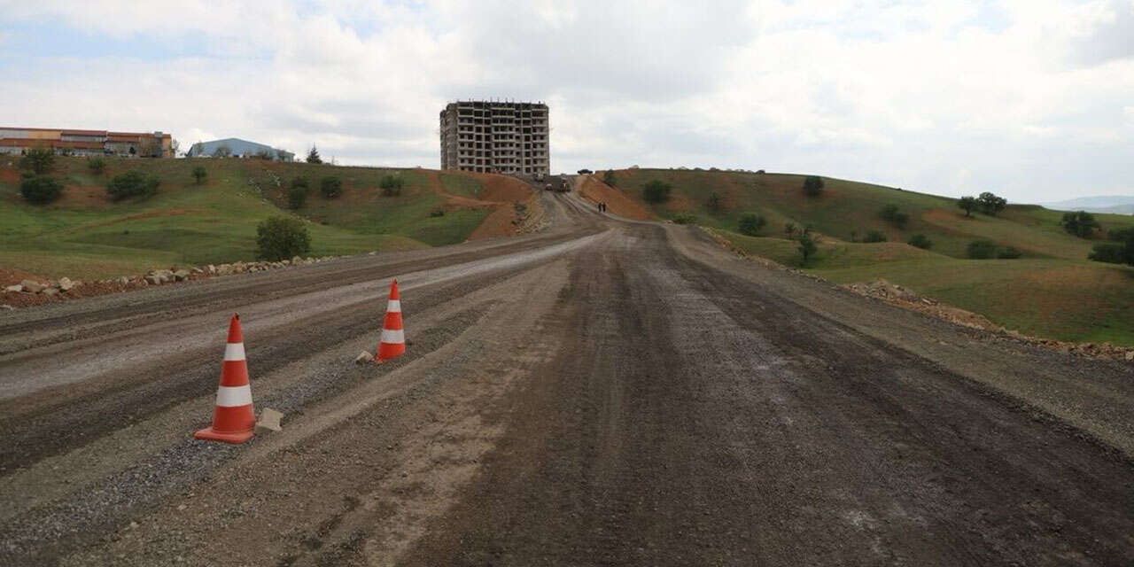 yahsihan-belediyesi-harekete-gecti-bozuk-yol-tamir-ediliyor-5