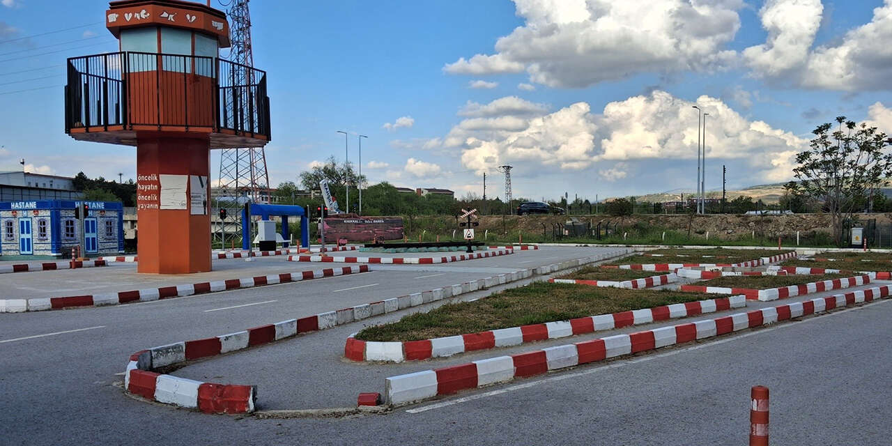 bahsilida-pes-dedirten-vandalizm-nasreddin-hoca-gorse-hikaye-yazar