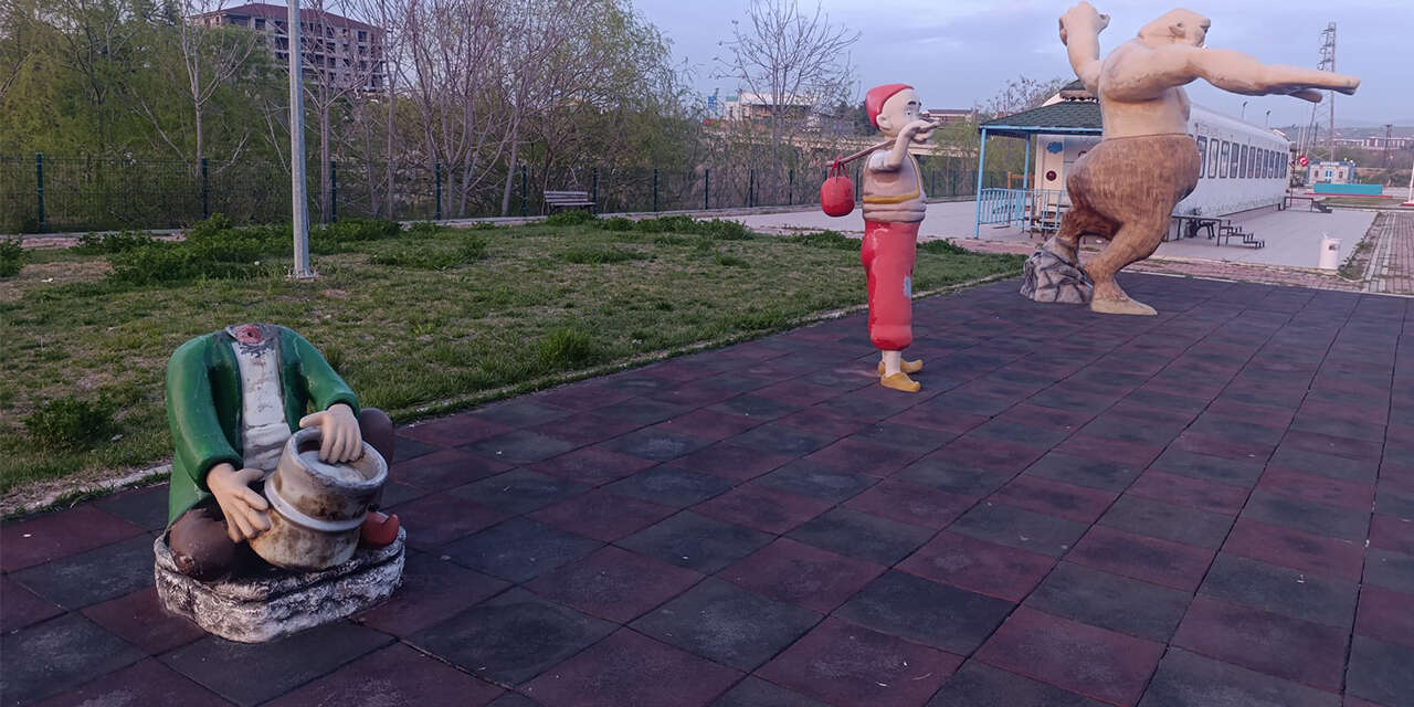 bahsilida-pes-dedirten-vandalizm-nasreddin-hoca-gorse-hikaye-yazar2