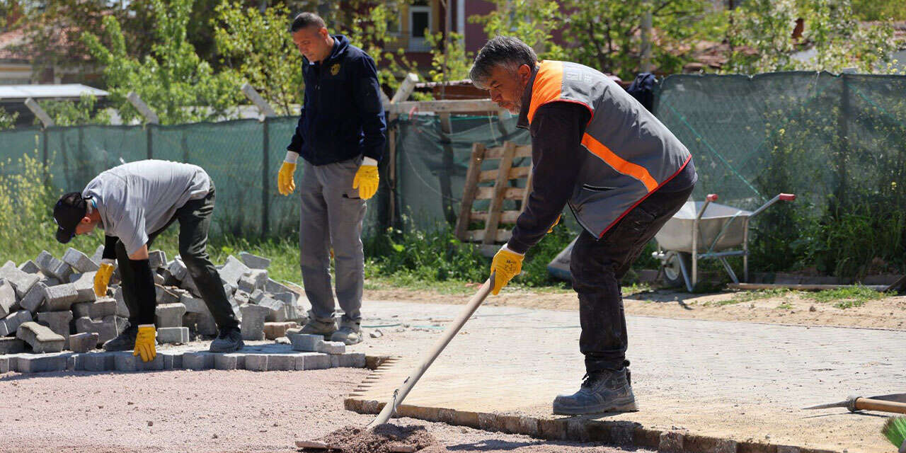 selim-ozer-ve-karsiyaka-mahallesine-kilit-parke-yapiliyor-2