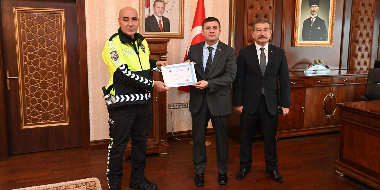 vali-sariibrahim-trafik-personeline-basari-belgesi-verdi2