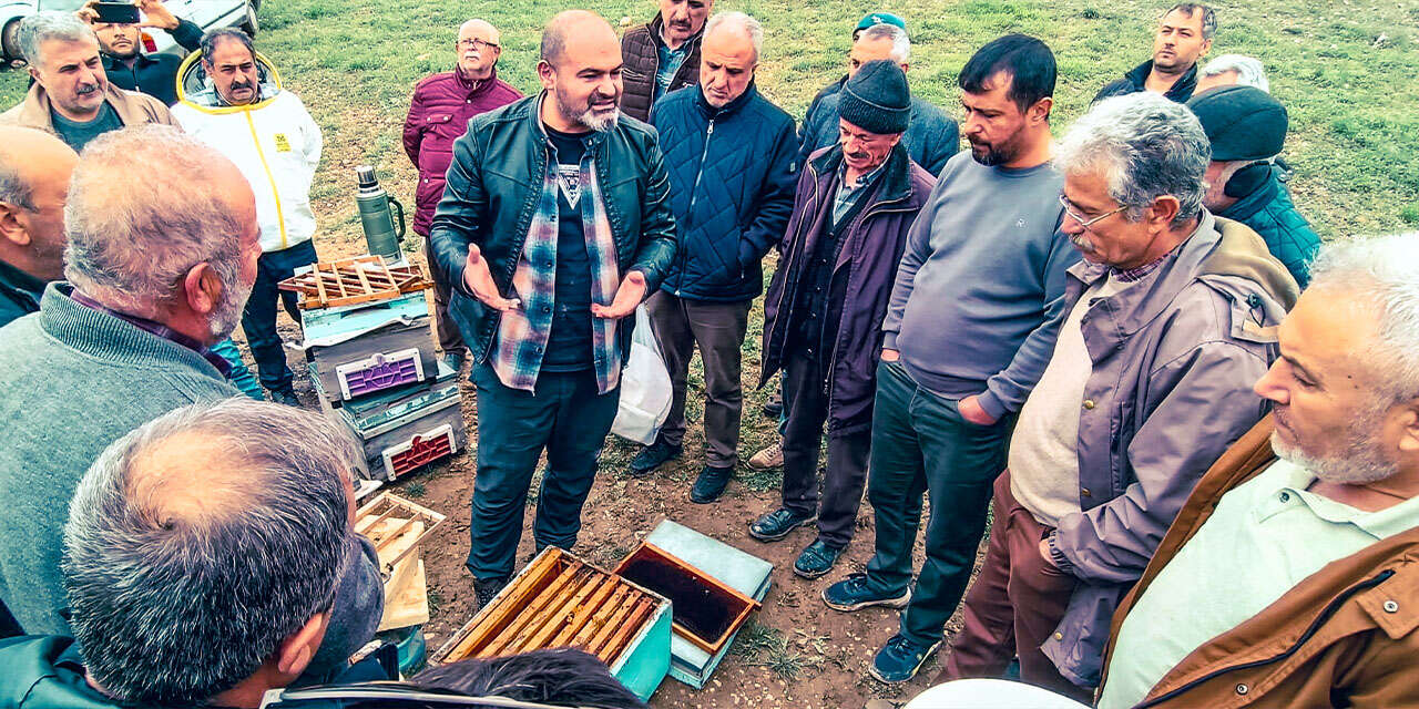 uygulamali-ana-ari-yetistiriciligi-egitimi-verildi2