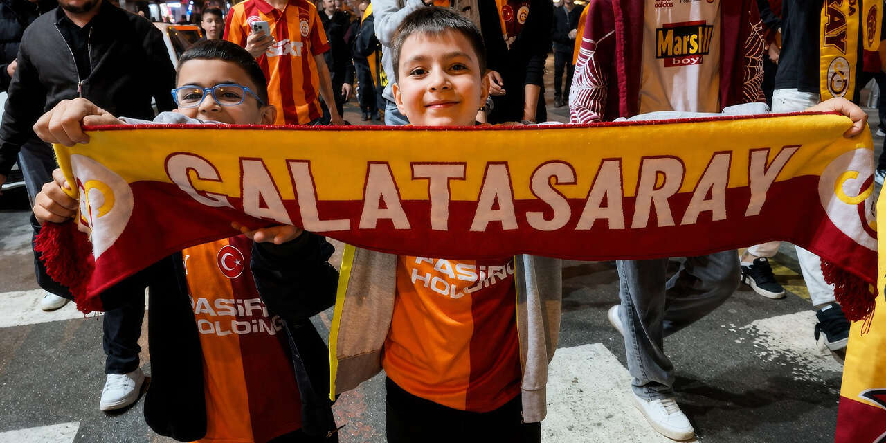 taraftarlar-galatasarayin-sampiyonlugunu-kutladi-2
