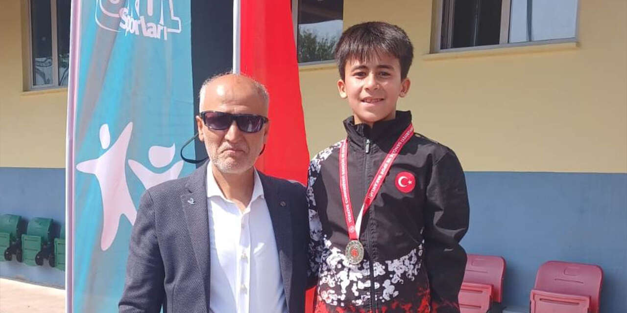 yunus-emre-gunyakti-turkiye-ikincisi-oldu2